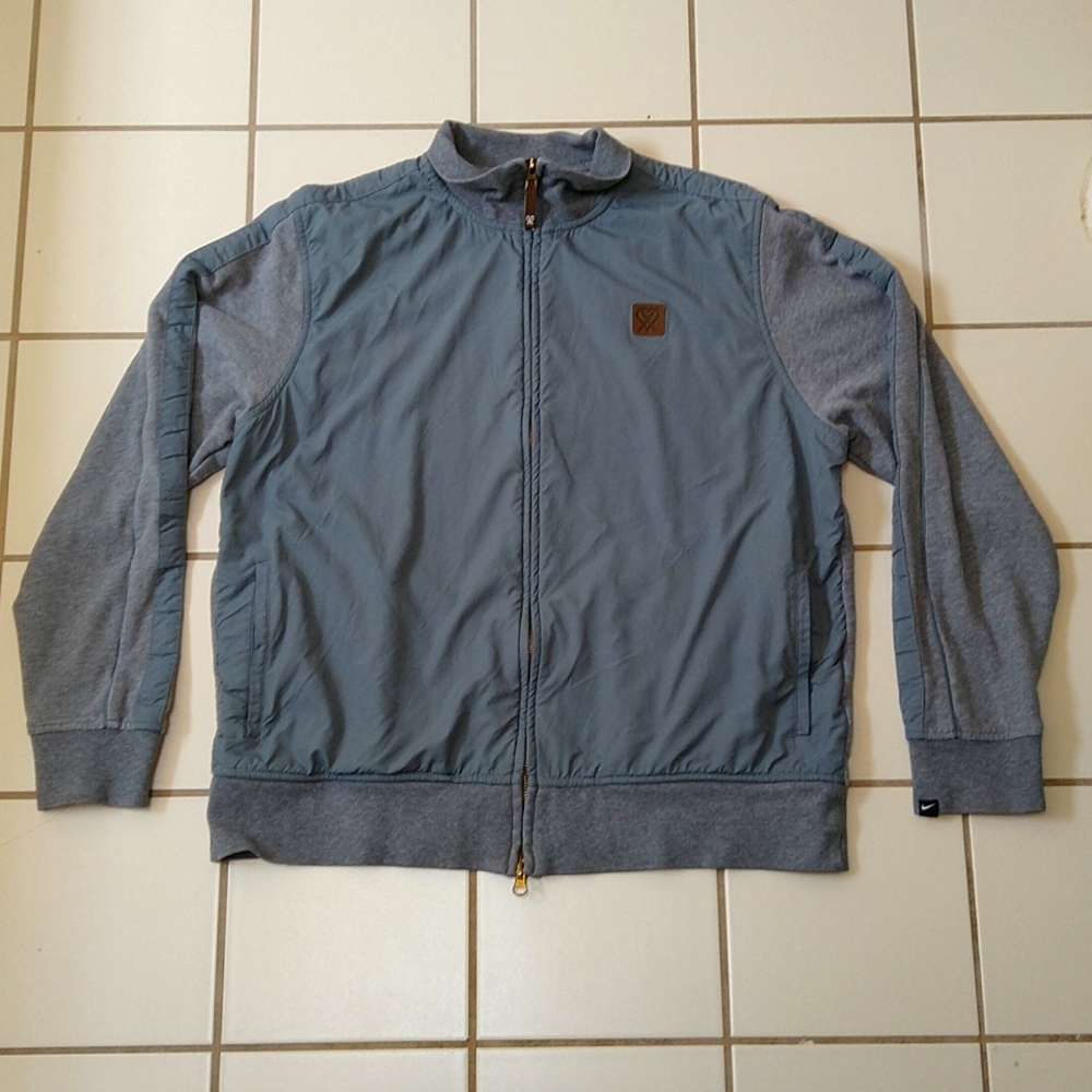 NIKE grey sweater with pockets